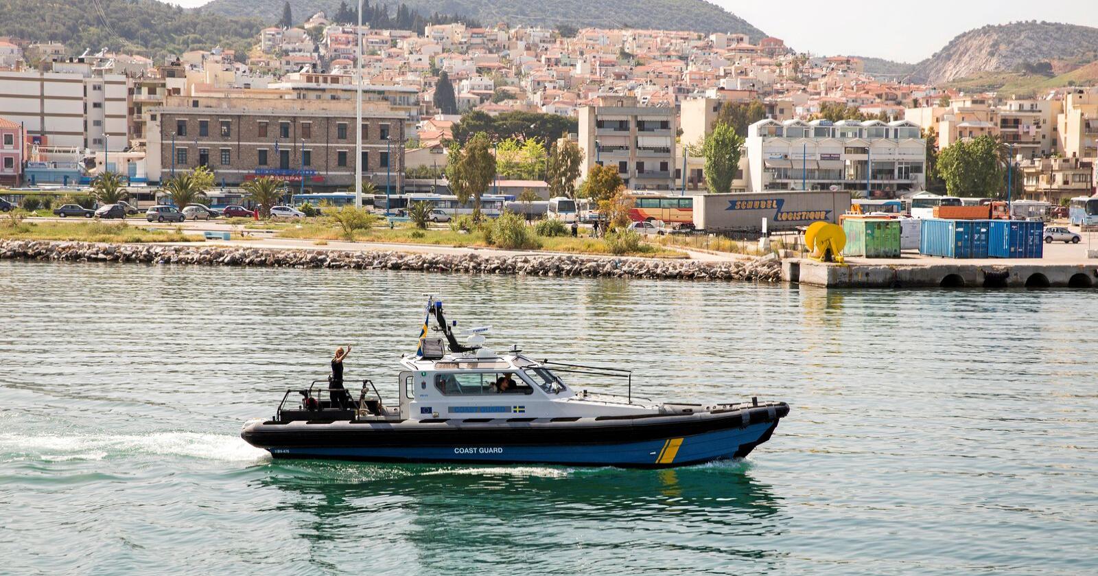 Skjevfordelt: Kystvakten i Mytilene på Lesvos håndterer en stor del av båtmigrantene til Europa. Foto: Tore Meek / NTB scanpix