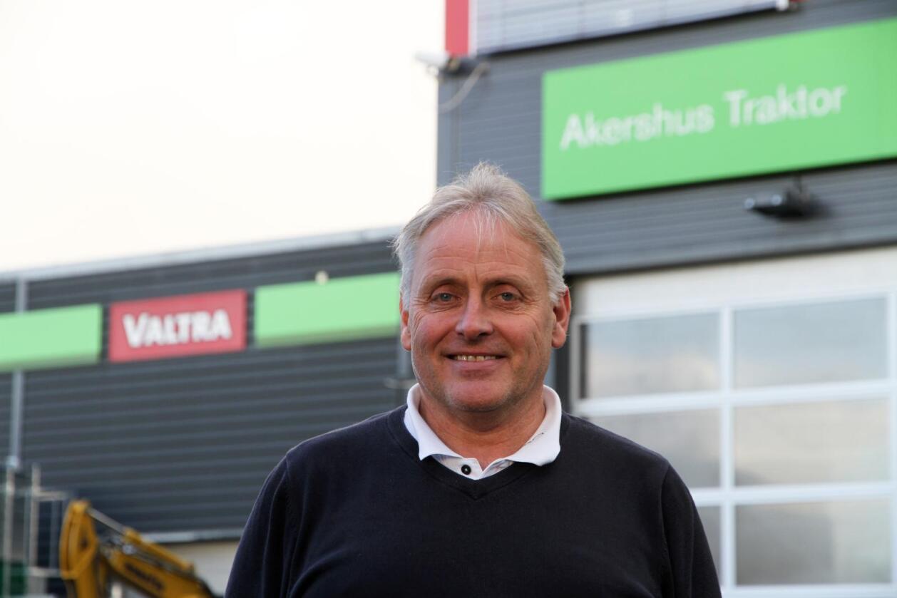 Trofast: Daglig leder Ole Hveem har i snart 30 år vært en del av Akershus Traktor, et selskap som har vokst til en av landets største aktører innen maskinsalg. (Foto: Espen Syljuåsen)
