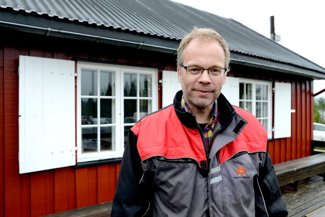 Einar Teslo, landbrukssjef på Hadeland og i Nittedal, sier de ikke vet hva mer de kan gjøre for å sikre veterinærer på jobb døgnet rundt. Foto: Mariann Tvete