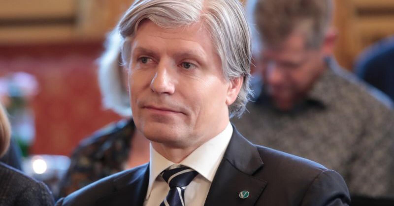Regjeringen, ved klima- og miljøminister Ola Elvestuen, ønsker mer kunnskap om ulv. Foto: Lise Åserud / NTB scanpix