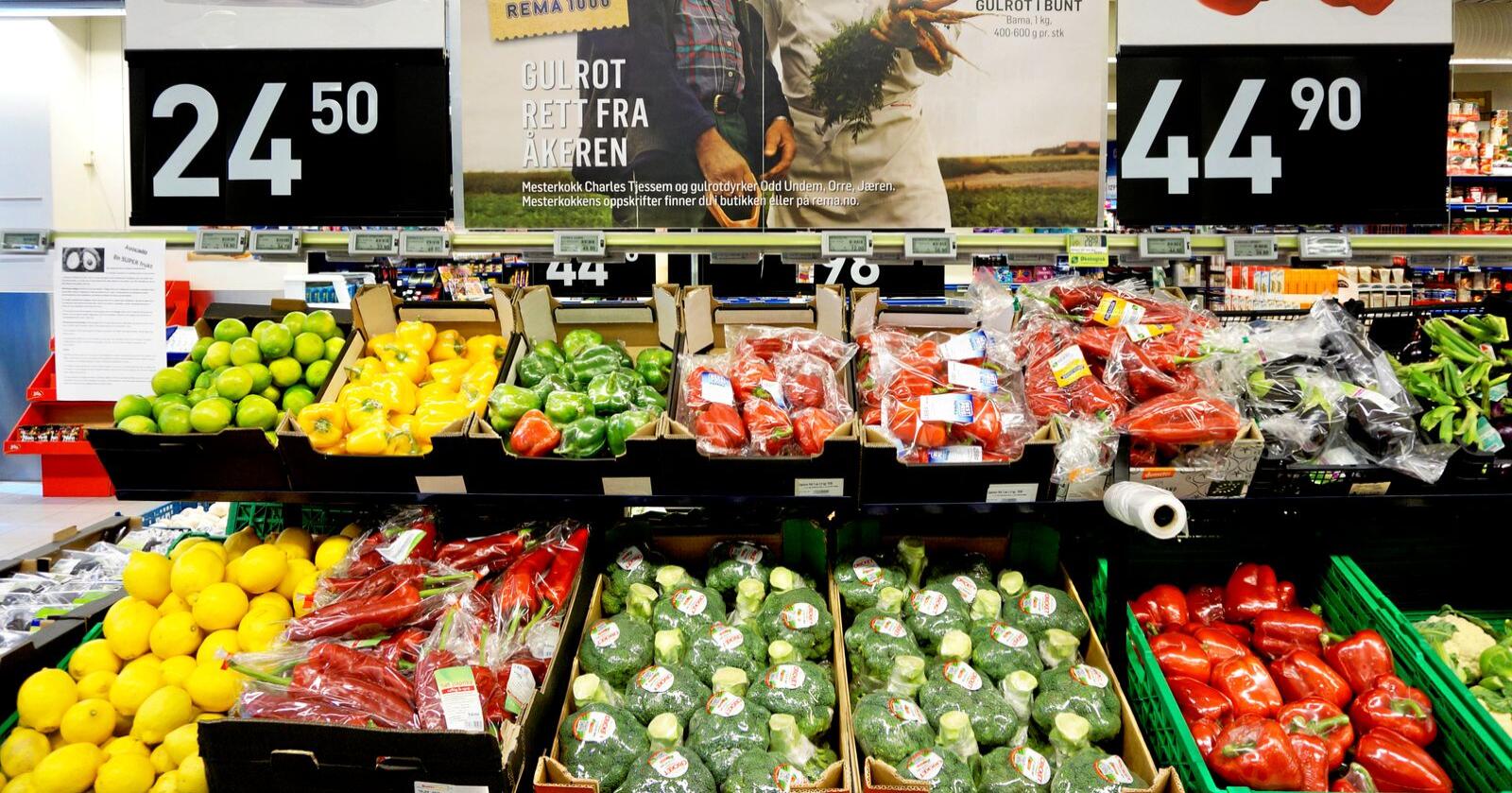 Landbruksekspert Christian Anton Smedshaug utelukker ikke at enkelte frukt og grønnsaker kan bli mangelvare denne sesongen. Foto: Marie De Rosa