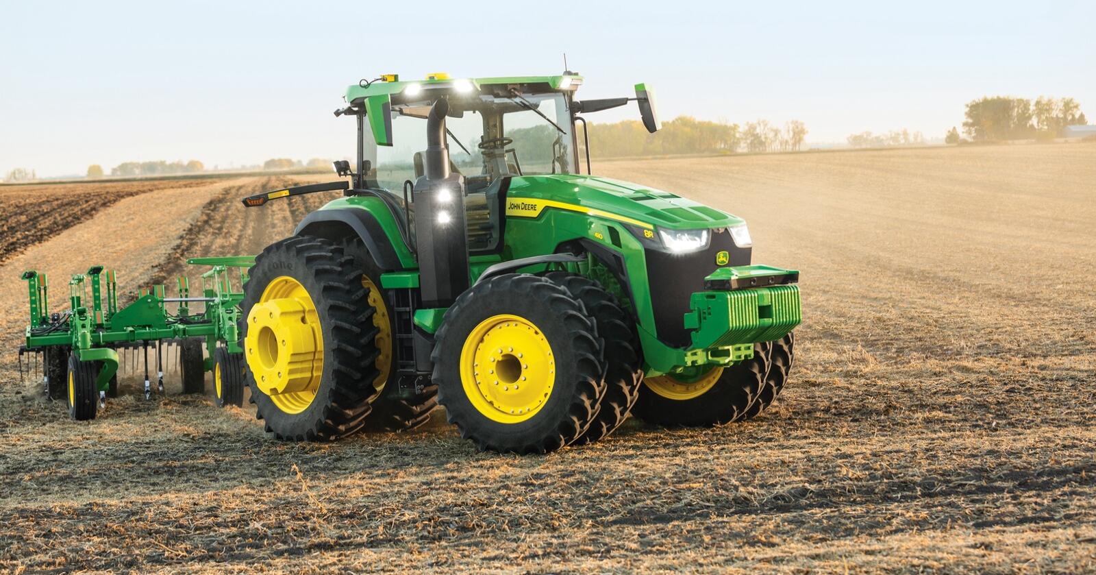 Selvkjørende:John Deere lanserer helt selvkjørende traktorer i 8R-serien.