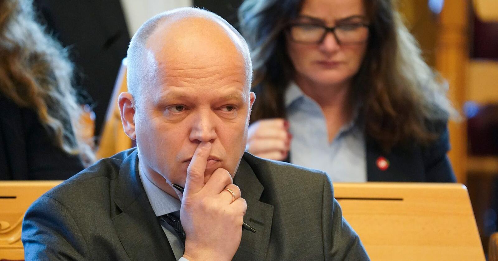 Finansminister og Sp-leder Trygve Slagsvold Vedum har mye å tenke over, viser en ny meningsmåling. Partiet hans er nede på 3,5 prosent. Foto: Terje Bendiksby / NTB
