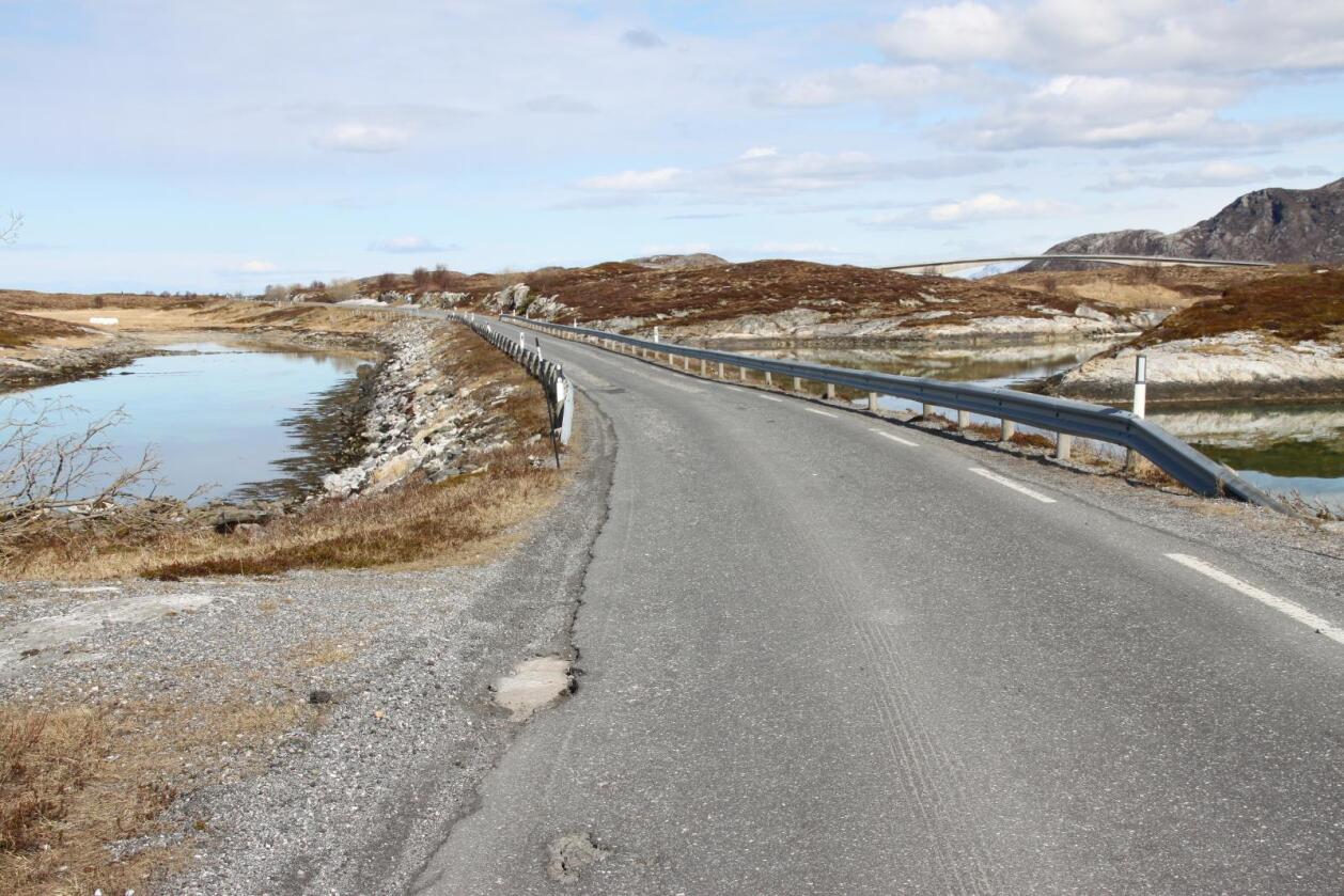 Ny fylker fikk dårligere veier i perioden 2009-2014, ifølge en ny rapport. Bildet er fra øya Dønna i Nordland. Foto: Janne Grete Aspen