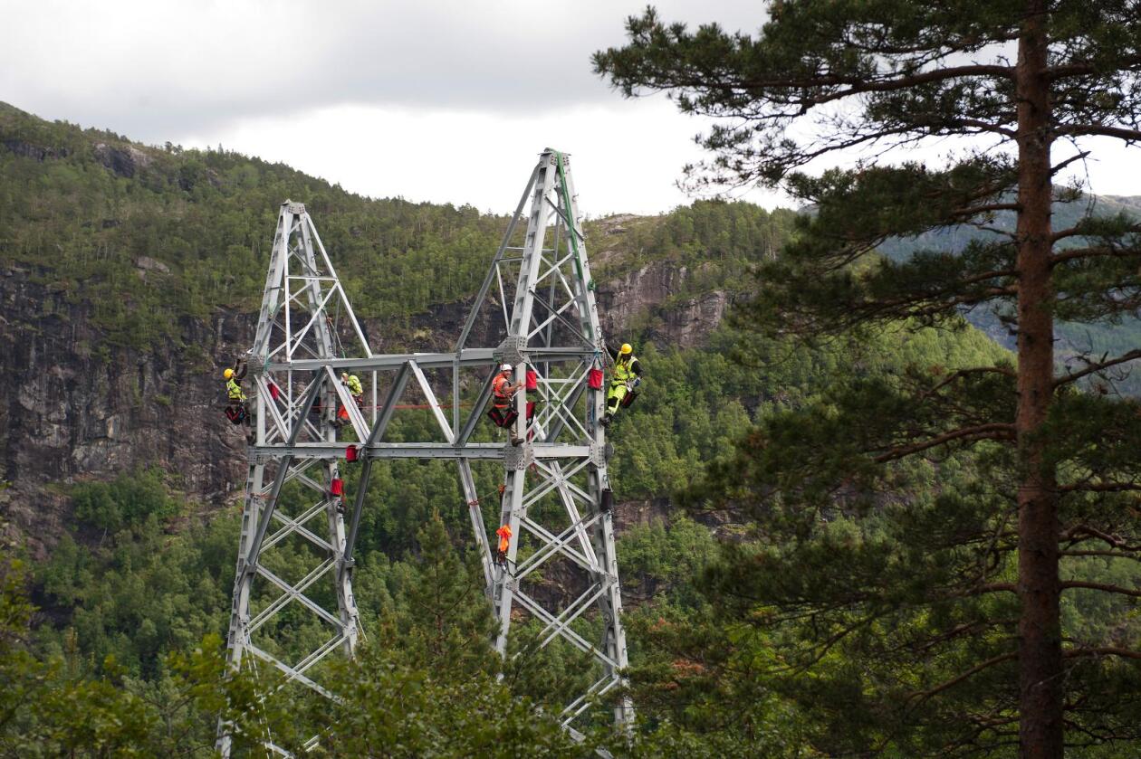 Arbeidet med kraftlinjene gjennom Hardanger begynte i 2011. Foto: Marit Hommedal / NTB scanpix
