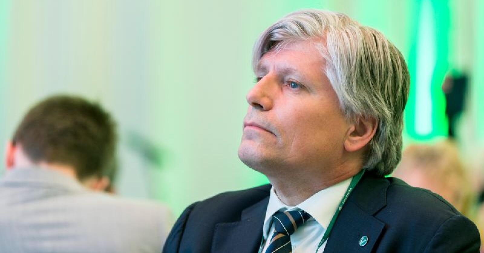 Klima- og miljøminister Ola Elvestuen har besluttet å utsette rivingen av seterbygningene i Vesllie på Hjerkinn etter massive protester. Foto: Ned Alley / NTB scanpix
