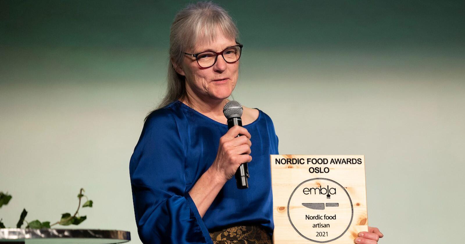 Anna Karine Marstein fra Undredal Sølsysteri vant prisen «Nordisk mathåndverker». Foto: Espen Solli 