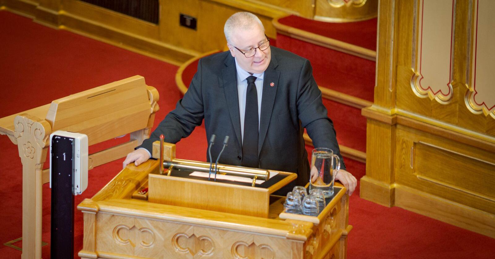 Bård Hoksrud (Frp) på talerstolen i Stortinget. Foto: Alf Simensen / NTB