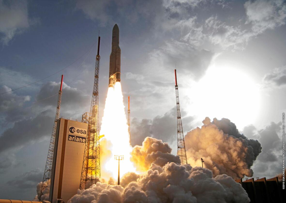 Telenors kommersielle satellitt Thor 7 ble skutt opp i 2015. Foto: ESA-CNES-ARIANESPACE/Optique Vidéo du