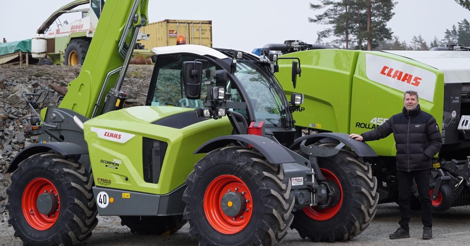 Frank Karling i CF Maskin ser på det som en stor fordel å kunne tilby norske gårdbrukere en hurtiggående lastemaskin de kan kjøre med vanlig traktorsertifikat. (Foto: Norwegian Agro Machinery)
