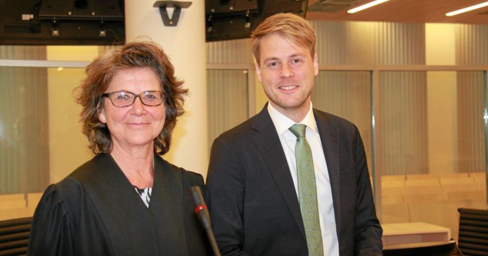 Elisabeth Stenwig og Asgeir Nygård representerer regjeringen i den pågående ulverettssaken i Oslo tingrett. Foto: Svein Egil Hatlevik