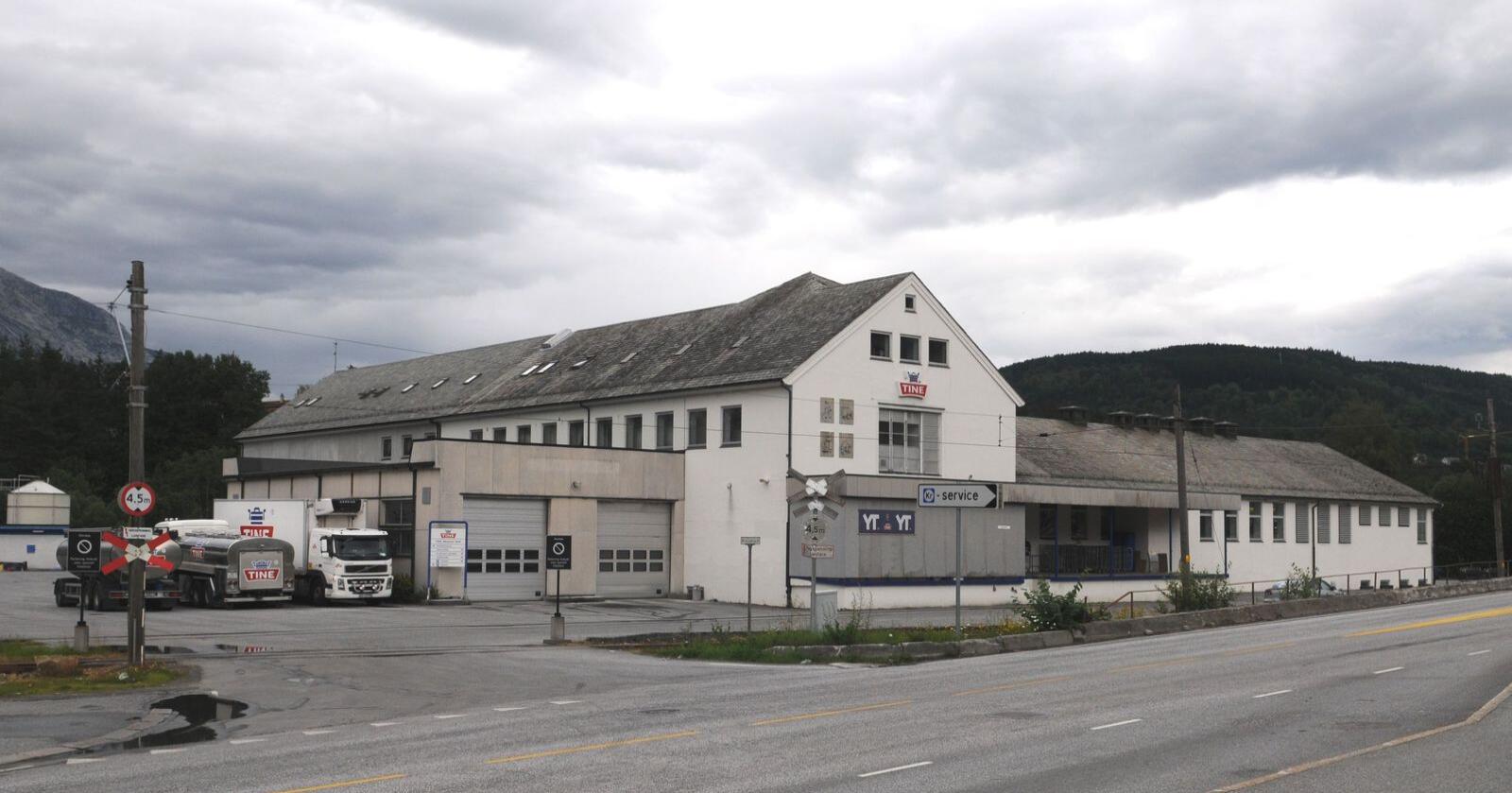 Legges ned: Meierianlegget på Voss skal legges ned på grunn av overkapasitet. Anlegget produserer 1750 tonn ost i året, mens kun importøkningen i fjor var 1800 tonn. (Foto: Tine)